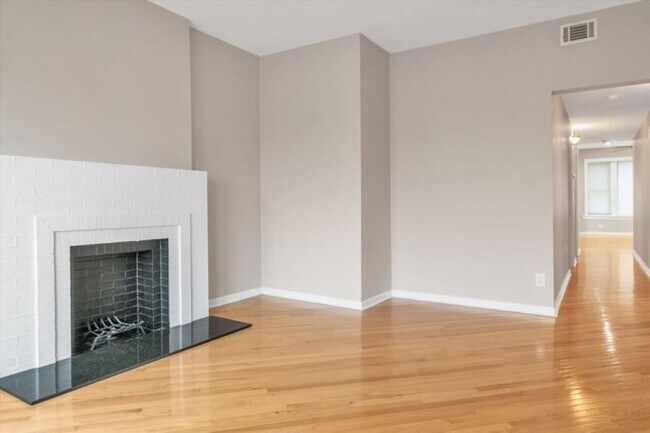 Building Photo - 4705 N Lincoln Ave