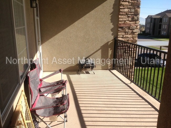 Building Photo - Eagle Mountain Condo