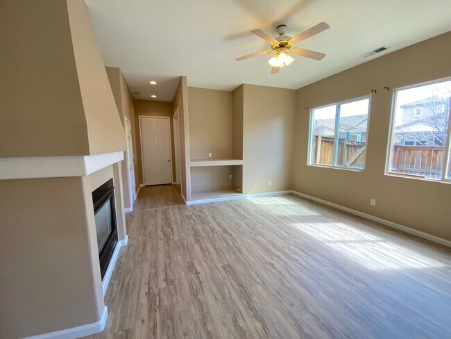 Foto del edificio - Beautiful 3 Bedroom + 1 FLEX ROOM Single Story House in South Meadows Reno