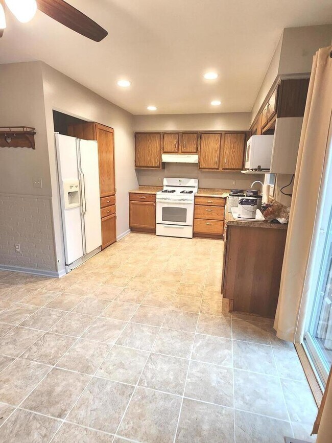 5000 Willow Ln, McHenry, IL 60050 House Rental in McHenry, IL