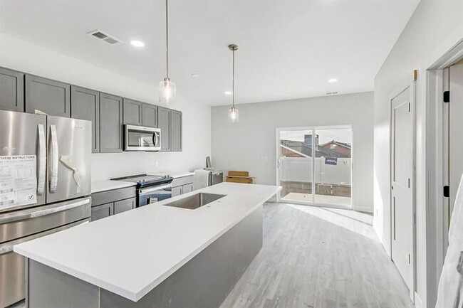 Foto del edificio - NEW CONSTRUCTION Townhome!