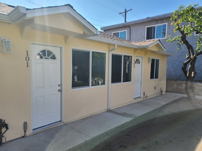 308 E Elmwood Ave Unit 102, Burbank, CA 91502 Room for Rent in