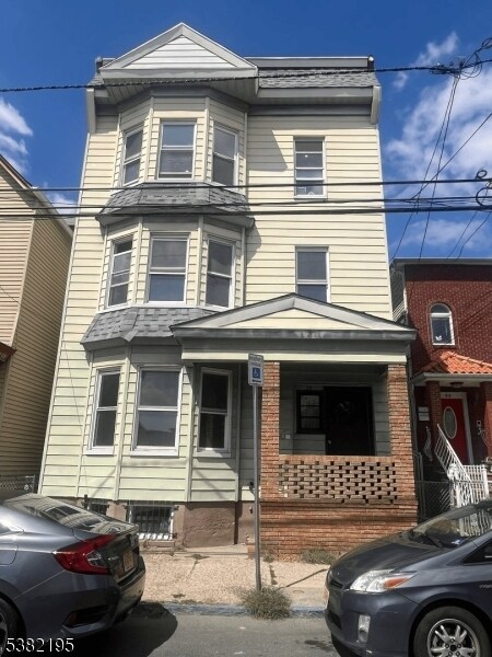 Building Photo - 78 Napoleon St