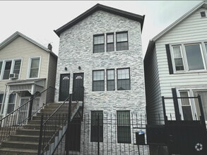 Building Photo - 2702 S Union Ave