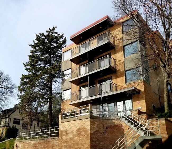 Foto del edificio - Beautiful Apartment with Gas fireplace on ...
