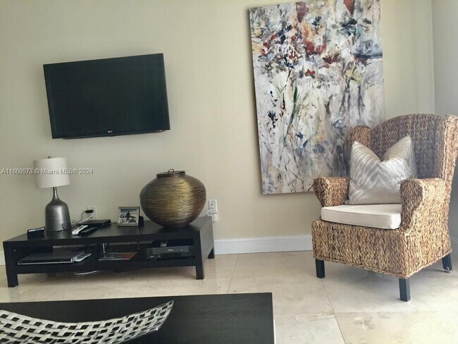 Building Photo - 1155 Brickell Bay Dr