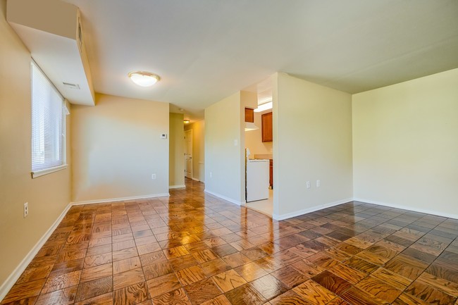 Living and Dining Area - Stony Brook Apartments