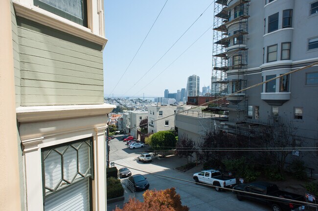 Building Photo - 2204 Hyde St
