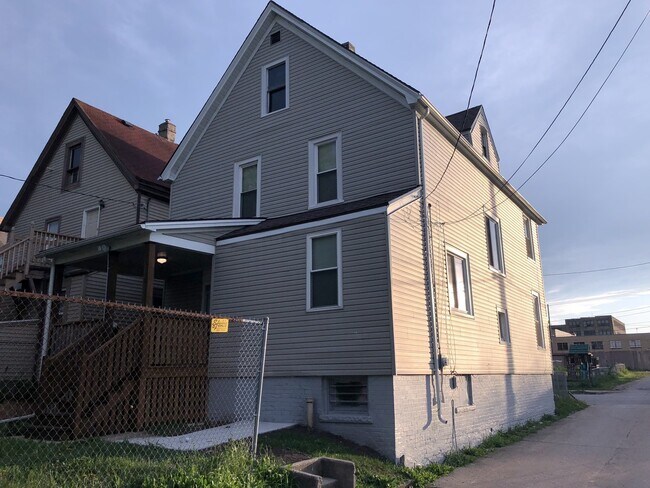 Foto del edificio - Updated 5BR/1.5BA Rent to Own Single Family Home