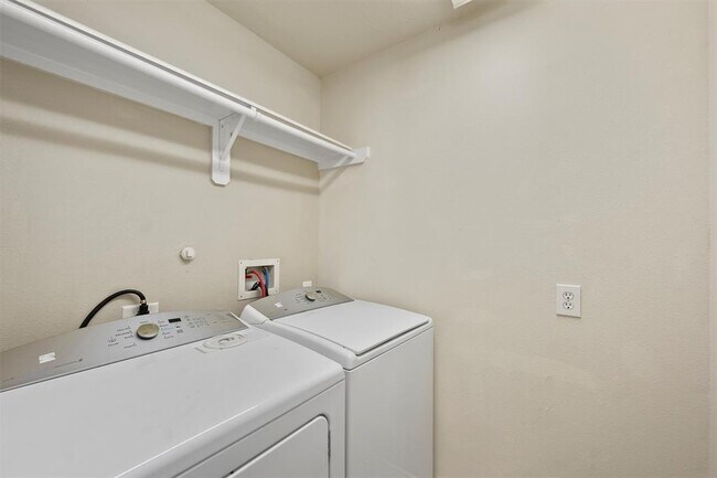 Building Photo - 7915 Talladega Springs Ln