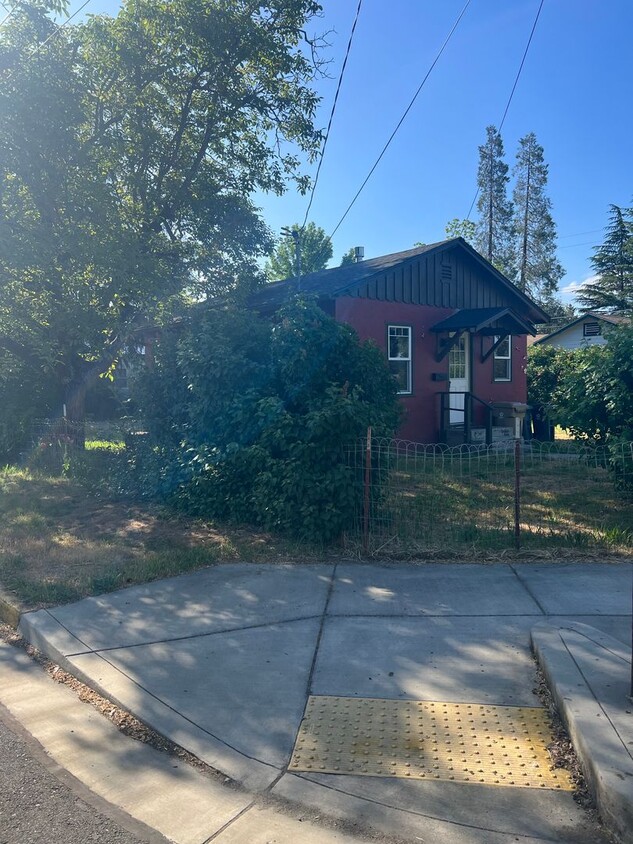 Primary Photo - 1 Bedroom 1 Bathroom House with Fenced Yard