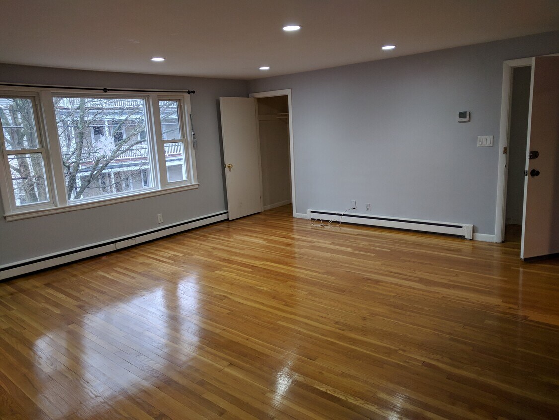 Living room - 112 Beech St