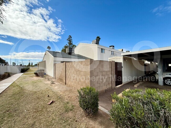 Building Photo - 753 E Woodman Dr