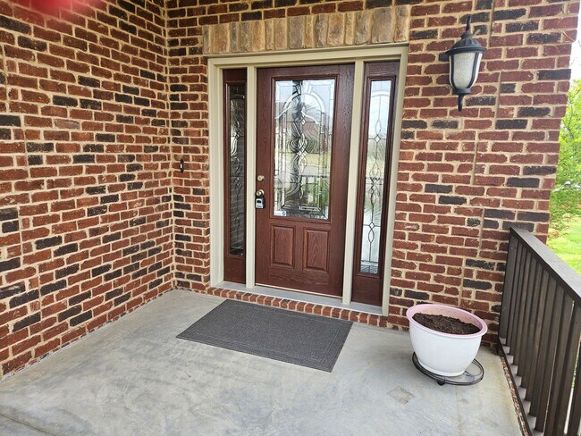 Building Photo - City of Maryville 37801 - 3 bedroom, 2.5 b...