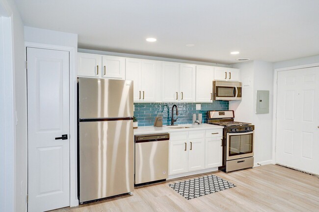 Kitchen-Renovated (FS) - Rosedale Gardens & Franklin Square Apartments