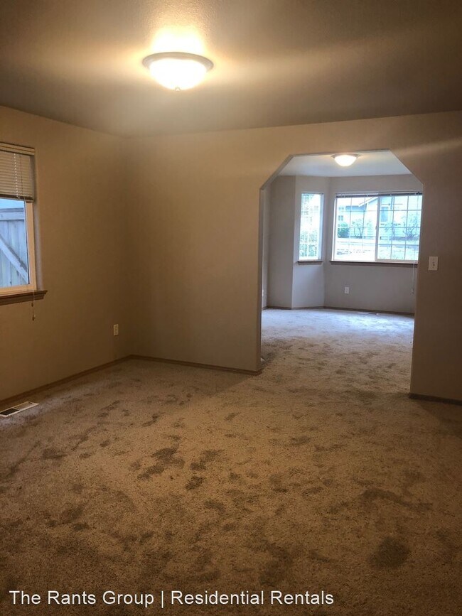 Building Photo - 4 br, 2 bath House - 3724 30th Ave SE