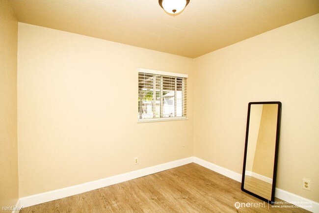 Foto del edificio - 1394 Carlton Ave