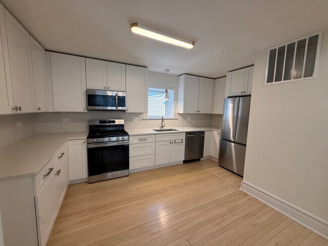 Foto del edificio - 6220 N Magnolia Ave