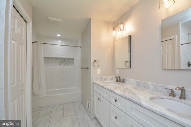 Building Photo - 7839 Ashley Glen Rd