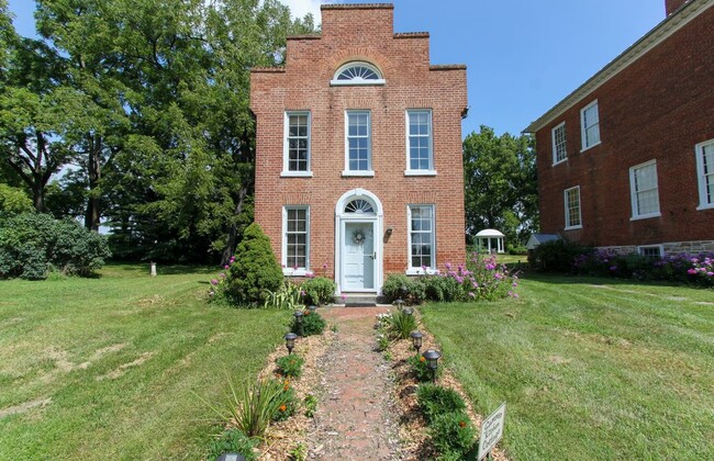 Building Photo - 578 Smithfield Ln