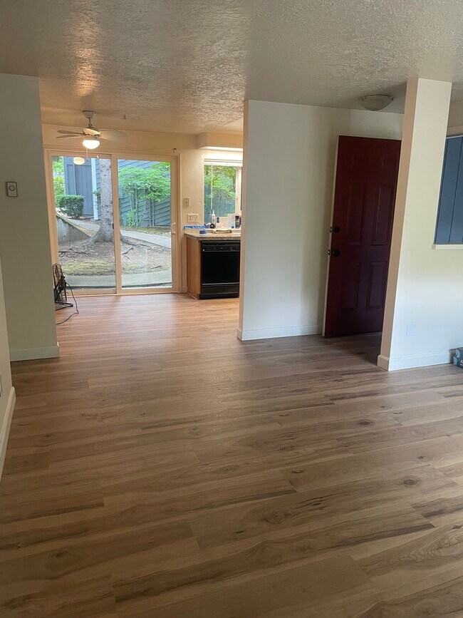 sala de estar/comedor - 650 SW Meadow Dr
