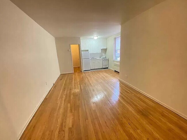 Building Photo - 143-29 Barclay Avenue