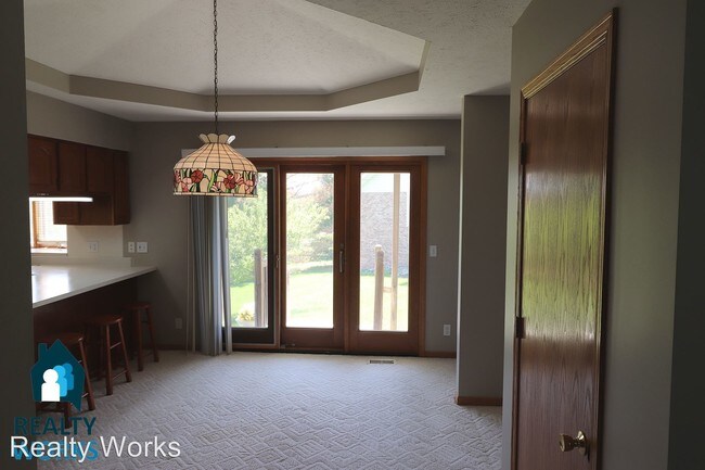Building Photo - 2523 Hollyhock Cir
