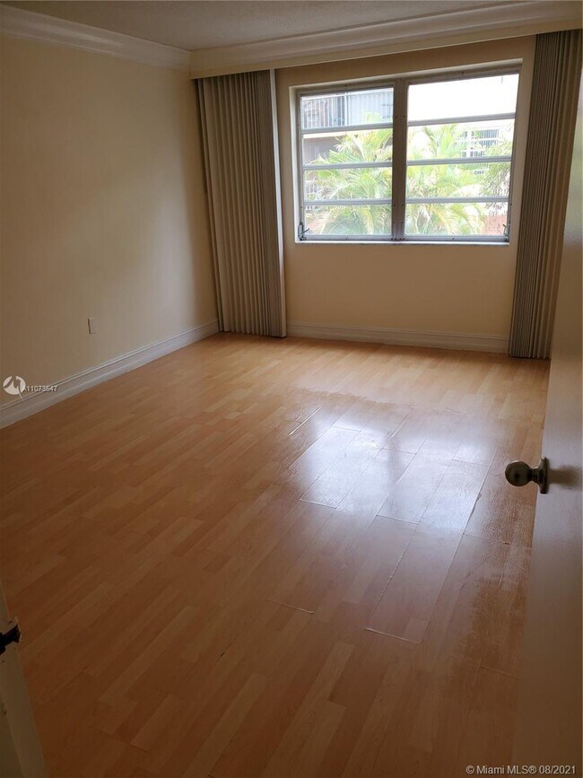 Foto del edificio - 1225 NE 124th St
