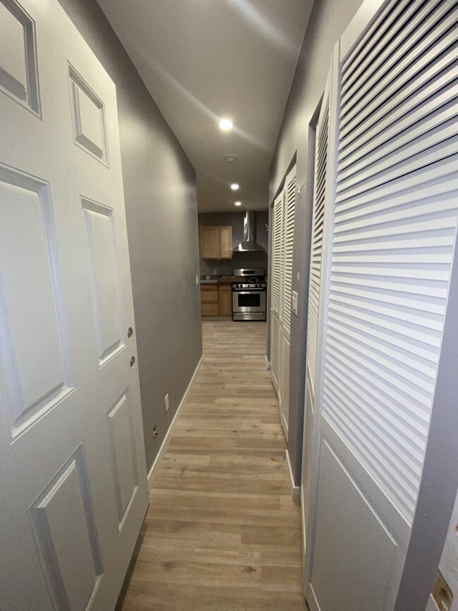 Entry - 476 Reims St