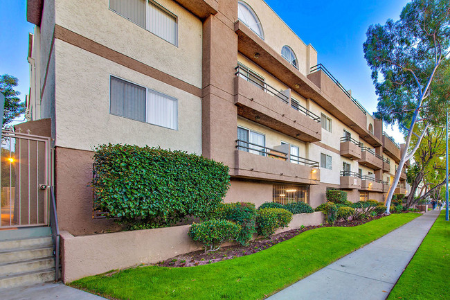 Laurel Canyon Apartments - Valley Village, CA | Apartments.com