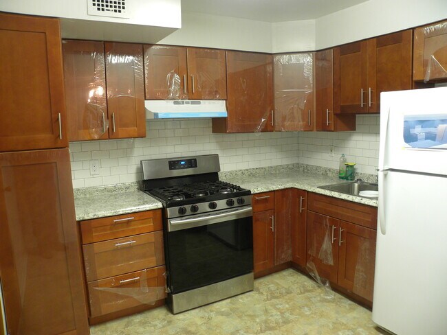 Brand New Cabinetry (cellophane til on cabinets) - 3033 69th St