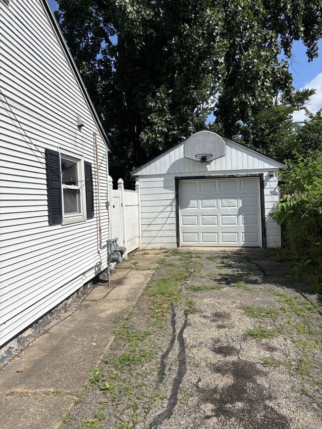 Building Photo - 228 Arcadia Dr