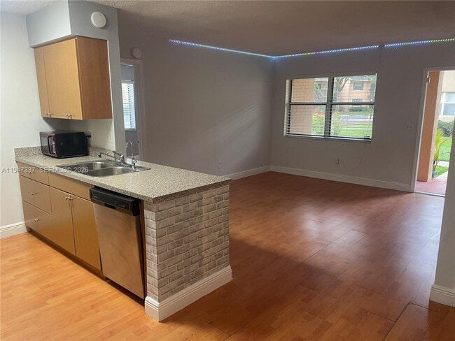 Foto del edificio - 748 NW 103rd Terrace