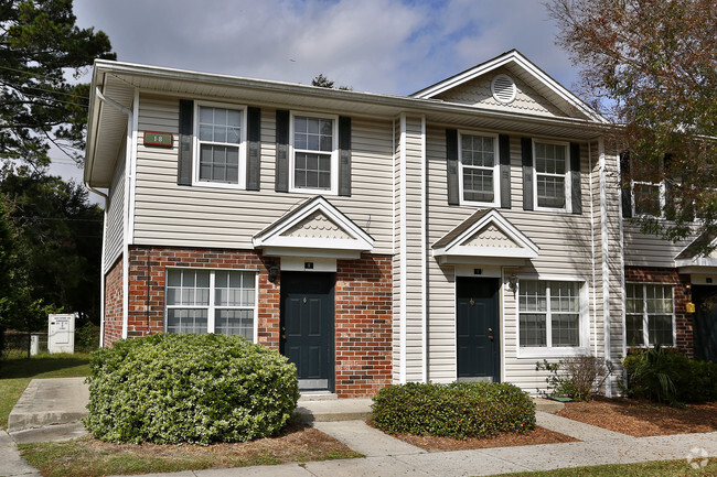 Liveoak Plantation - Live Oaks Apartments