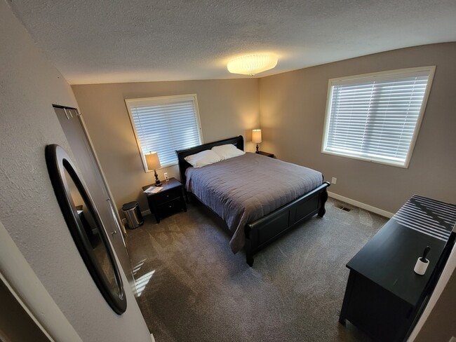 Master bedroom - 8111 NE 27th St