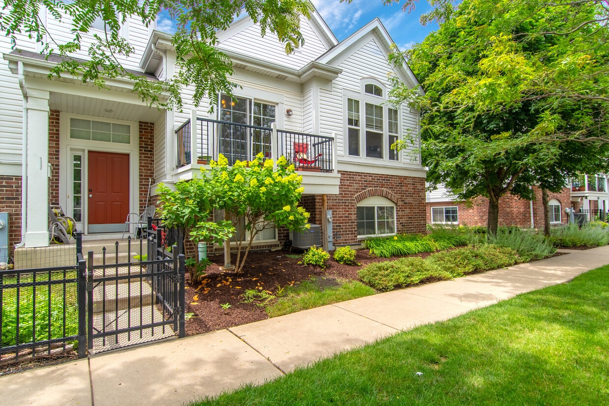 442 Plaza Pl, Aurora, IL 60504 Townhome Rentals in Aurora IL