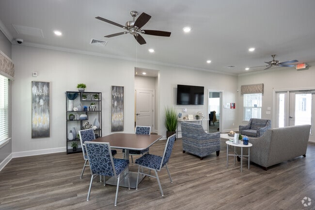 Interior Photo - Peaks of Dahlonega