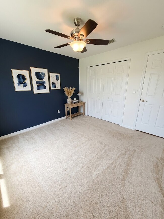 Foto del edificio - 1547 Spring Ridge Cir