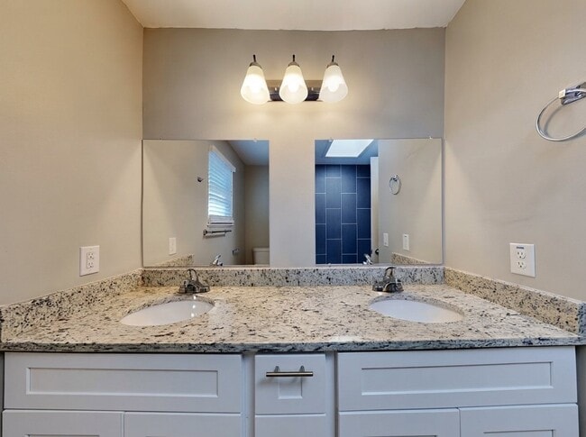 Foto del edificio - 7745 Lindsey Dr