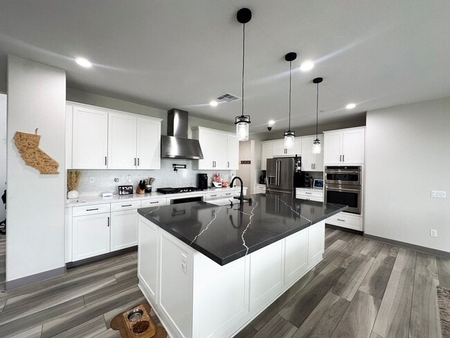 Building Photo - Spencer Crossing 5 Bedroom Modern Pool Home