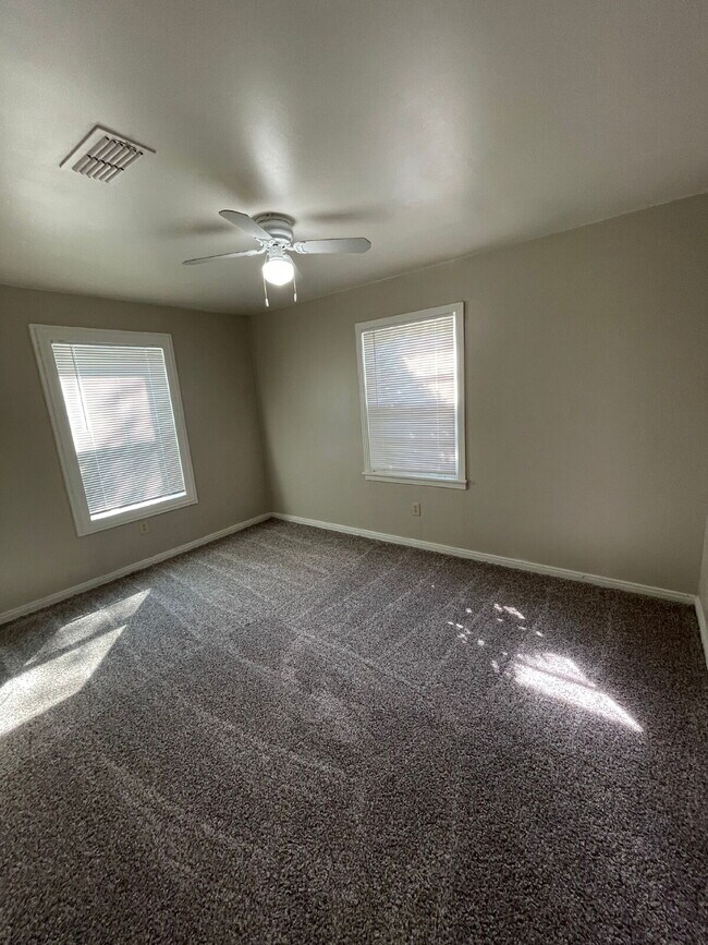 Foto del edificio - Beautiful House Located Within Minutes Of Junior High & High School!