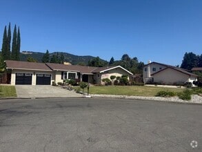 Building Photo - 605 Cherry Ct