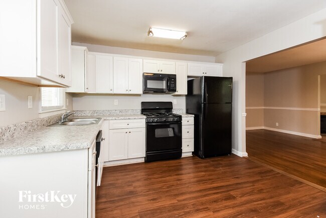 Building Photo - 492 Gresham Rd SW