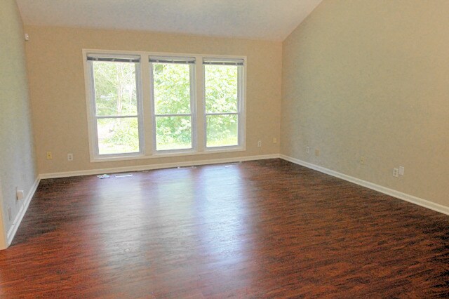 Foto del edificio - Single story 3 bed, 2 bath home in North Durham on half an acre!
