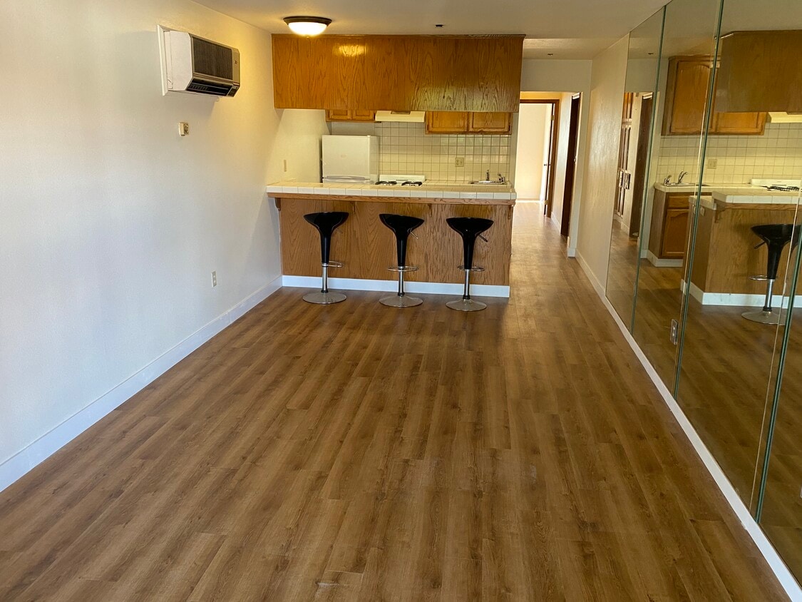Spacious Living Room - 17200 Newhope St