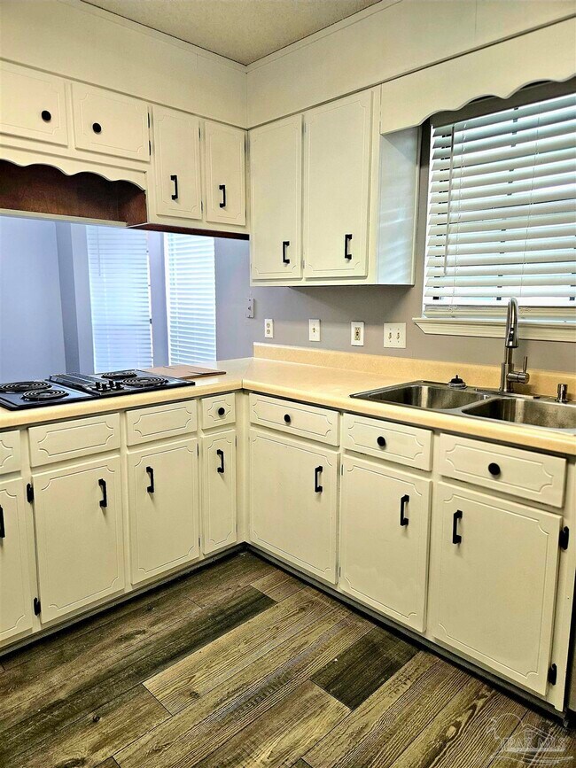 Foto del edificio - 5808 Hermitage Cir