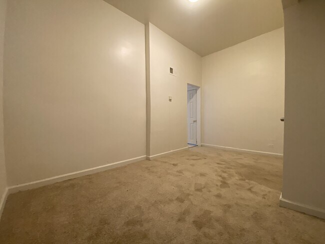 Foto del edificio - 4841 S Loomis Blvd