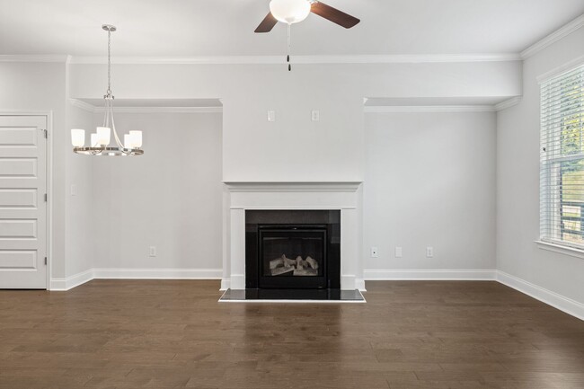 Building Photo - Fabulous 3 Bedroom Townhome in Peachtree Corners!