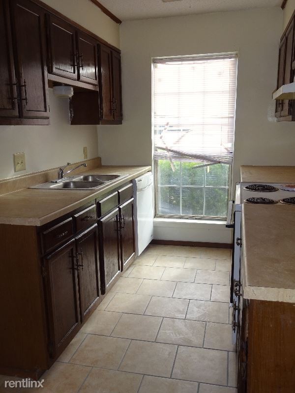 Building Photo - 2 br, 2.5 bath Townhome - 23 Briarwood Cir