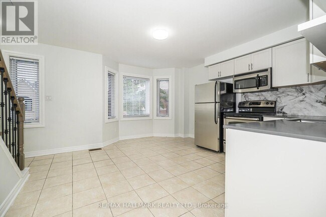 Building Photo - 125 Viella St